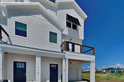 Image de 3bd\/3ba New Build, Across from Beach, Private Pool + Game Room