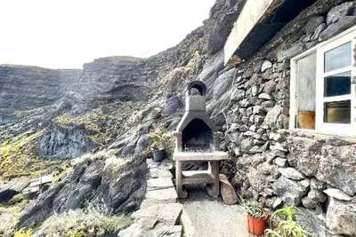 Image de Maison Grotte avec Vue sur Mer et Barbecue jusqu'à 5 personnes Réservez Votre Expérience