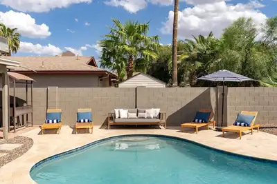 Image de Min from Sports Stadiums | Pool & Hot Tub
