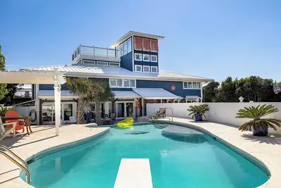 Image de Sunshine Estate - Oceanfront House, 8br, 5ba, Pine Knoll Shores