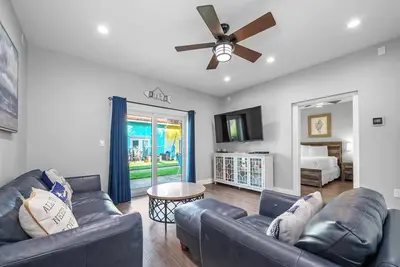 Image de 🏖️ Arcade Games-Pool & Hot Tub🏝️Purple Paradise