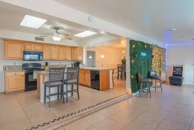 Image de Palm Oasis-Pool, 5 min to Entertainment District