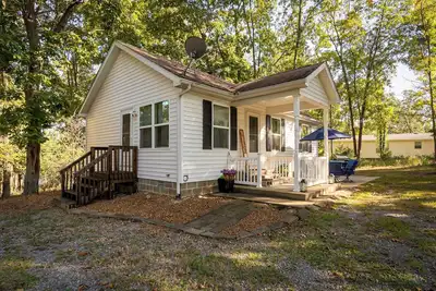 Image de Cozy, Pet friendly, Professional Host, Convenient Location