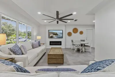 Image de The Coastal Retreat: Modern 3br Home with Beachy Charm