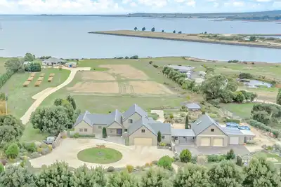 Image de Chateau Clarence & Petite Chateau Luxurious Waterfront Retreat