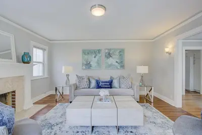 Image de Maison avec lit King size au centre de Sj
