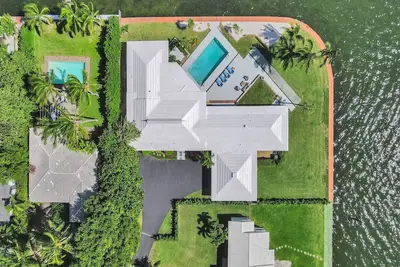 Image de 20% Off 6br Waterfront Paradise Miami Villa—w/Pool, Grill, & Hot tub!