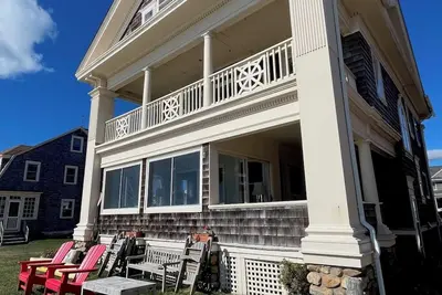 Image de 6-bedroom house on the water with beautiful views of Long Island Sound