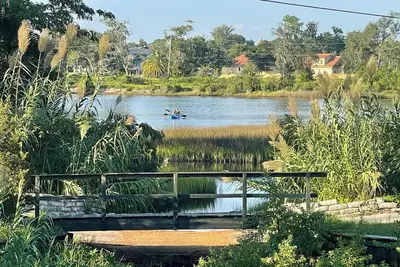 Image de Charming 2-bedroom cottage with access to Pretty Bayou & the Gulf of Mexico.