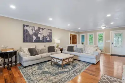 Image de Large Lake Home-New Dock-Close to Shopping and Golf-Middle of Osage