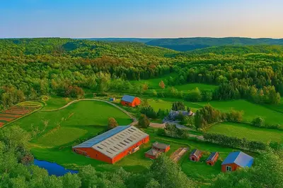 Image de 12 Br Estate Experience Over 100 Acres • Autumn Midweek - 35% Off Promo!