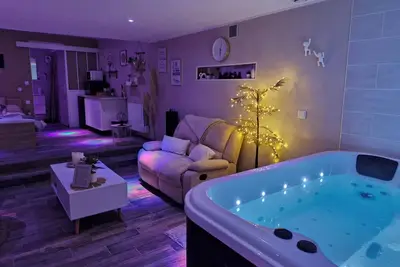 Image de Studio avec jacuzzi, terasse, Wi-Fi totalement privatif