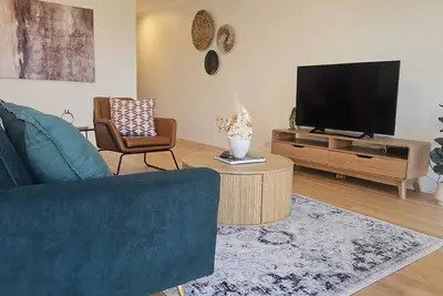 Image de Serene hideaway retreat with breathtaking panoramic views.