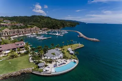 Image de Charming Apartment in Puerto BahĂa The Bannister with Balcony and Sea View.