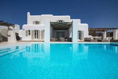 Exclusive villa with infinity pool and panoramic views of Mykonos