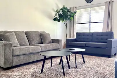 Image de Location! Cozy 3 bedroom home in the heart of Brownsville! !