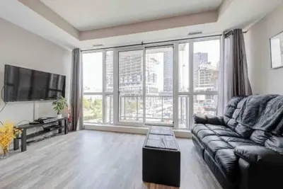 Image de Bright & Spacious 2 Bedroom 2 Bathroom Condo in the Heart of the City
