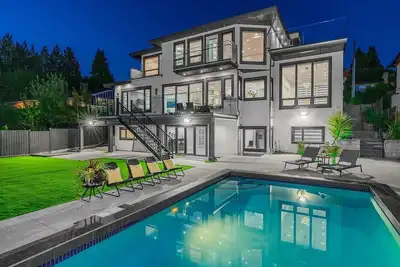 Image de New Luxury Large Modern Home with Pool & Views