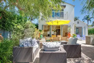 Image de Charming 3-bedroom villa with Pool + Guest House in fabulous West Hollywood West