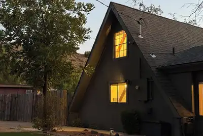 Image de Adventure A-Frame w King Bed, Fire-pit, Grill near Sedona & Arizona wine country