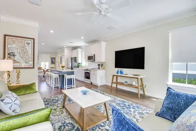 Image de 1 Mi to Riverwalk: Brand New Dog-Friendly Home