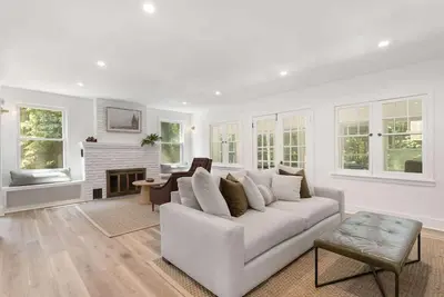 Image de Driftwood Bungalow | Beach Access | New Listing