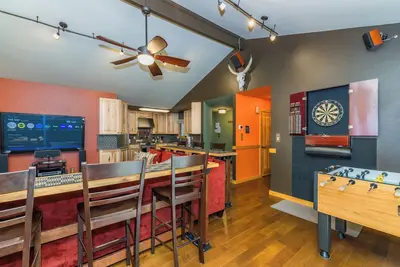 Image de The Palisade_AC & Hot Tub, Arcade, Foosball, Dart Board + 1g Wifi, Smart Tv's, Surround Sound