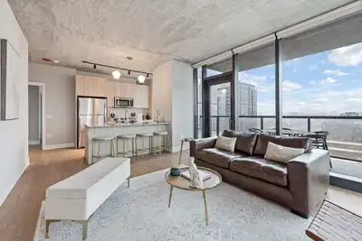 Image de West Loop Stay: Walkable, Skyline Balcony