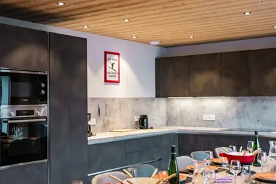 Image de Chalet 6 pièces neuf, 12 pers, 3 sdb, parking, terrasse, proche remontées