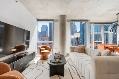 Image de Group Home: 3 Luxe Apts, Spacious, Central
