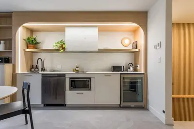 Image de Exclusive 5-Bedroom Retreat: 5 Baths, Ultimate Comfort in Montreal