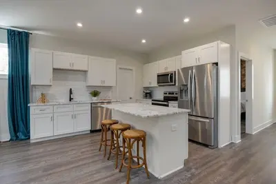 Image de Dolly's Daydream - Rooftop Deck - Mins to Downtown – Sleeps 8