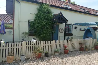 The Bee's Knees - a beautiful family friendly cottage in an idyllic location