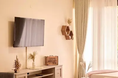Image de Cozy 2-bedroom apartment in welcoming Bwebajja Dundu with WiFi, Ac - 004