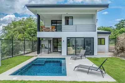 Image de New Luxury Pet Friendly house close to Beach and Mountain w/Pool.