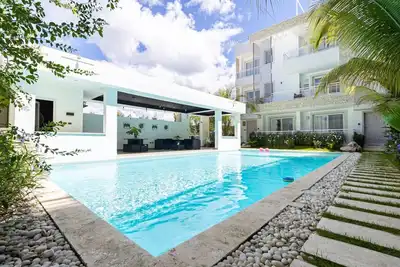 Image de Elegant 2 Bedroom Apartment with Pool