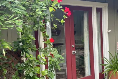 Image de Charming cottage in beautiful Sonoma with Hvac and deck