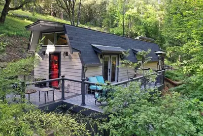 Image de Waterfront Escape on 2 Acres – 2 Cozy Cabins with Fire Pit & Nature Views