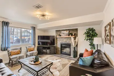 Image de Spacious Home Near Tennyson & Olde Towne - Sauna + Massage Chair + WiFi