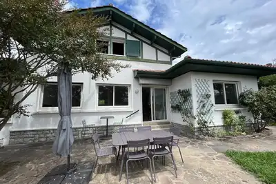Image de Charmante maison calme avec piscine près des plages et du centre ville!