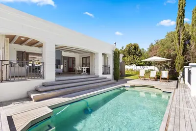 Image de Winelands Villa - Trois Chambres Maison, Couchages 6
