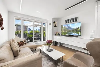 Image de Luxury Dt Toronto Condo | Private Terrace | Sleeps 4