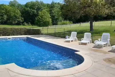 Image de Maison 'Gite Cosy En Pierres Apparentes' avec piscine privée, terrasse privée et jardin partagé