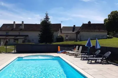 Image de Petite maison 'Gite Xl 8 avec piscine privée, terrasseproche Grottes de Lascaux