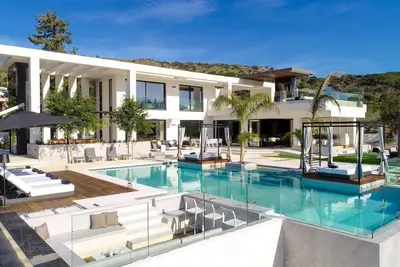 Image de Lavish Crete Villa | Villa Amaris | 135m2 Main Swimming Pool & Jacuzzi Pool | Stunning Balcony Seating Area with Outdoor Home Cinema | Wonderfull Views | Outdoor Bar & Bbq Area | Private Tennis Court | 3 Bedrooms | Chania