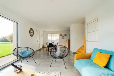 Image de Maison de vacances 'Gite Les Portes De Montafilan' avec terrasse privée et jardin