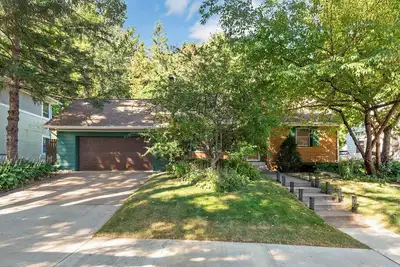 Image de Highland Park Oasis: 2br Home w/ Yoga & Meditation Hut