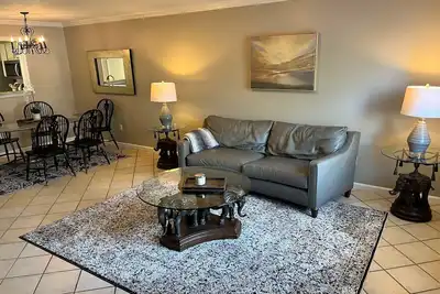 Image de Closest condo to Sanford Stadium with parking 2 tenths of a mile