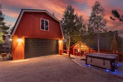 Image de Stunning Mountain & Lake Views 3br Cabin with Hot tub