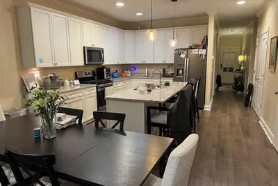 Image de Charming 3-bedroom townhome with WiFi and Ac in Auburn